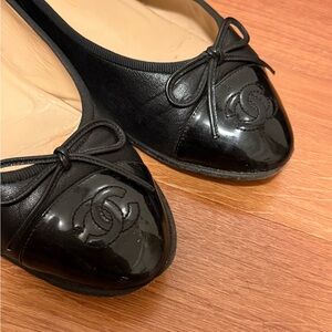 Authentic Chanel Lambskin and Patent Calfskin Black Ballet Flats